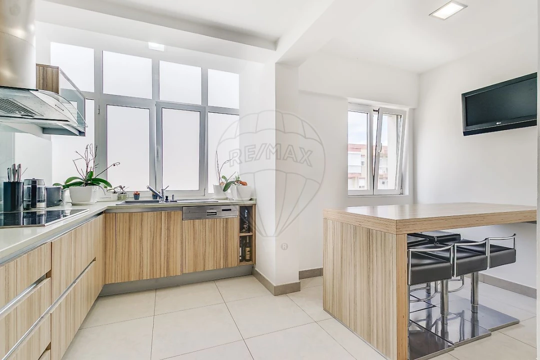 Apartamento T3 para Venda em Santo António dos Cavaleiros e Frielas Foto 1