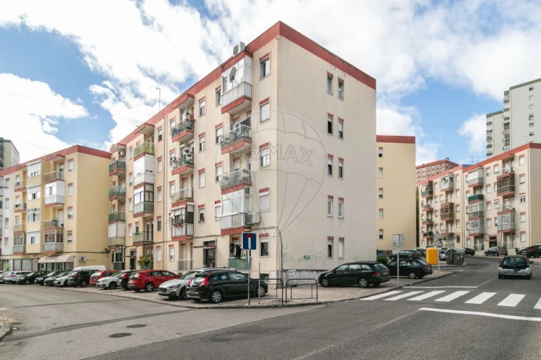 Apartamento T3 para Venda em Santo António dos Cavaleiros e Frielas Foto 30