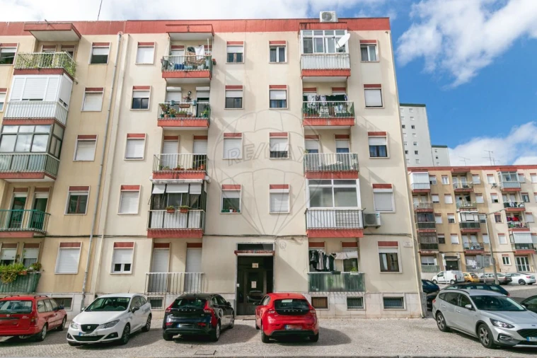 Apartamento T3 para Venda em Santo António dos Cavaleiros e Frielas Foto 29