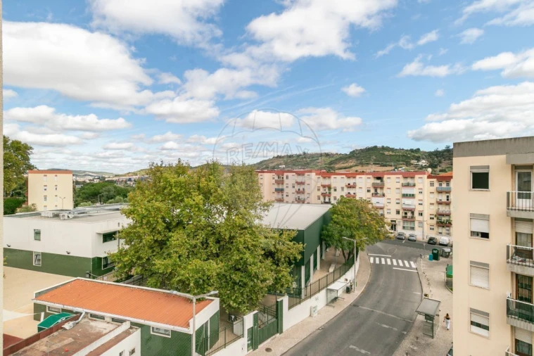 Apartamento T3 para Venda em Santo António dos Cavaleiros e Frielas Foto 32