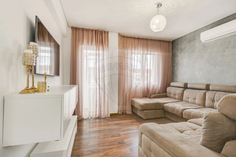 Apartamento T3 para Venda em Santo António dos Cavaleiros e Frielas Foto 10