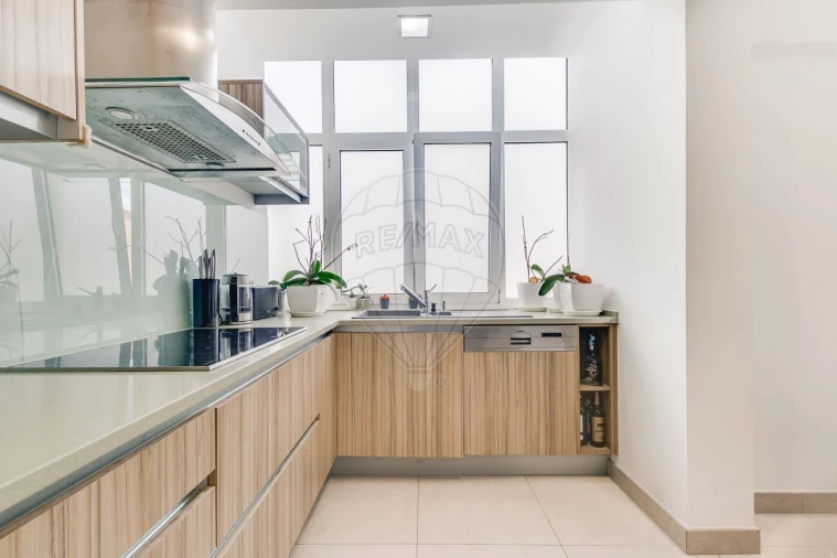 Apartamento T3 para Venda em Santo António dos Cavaleiros e Frielas Foto 2