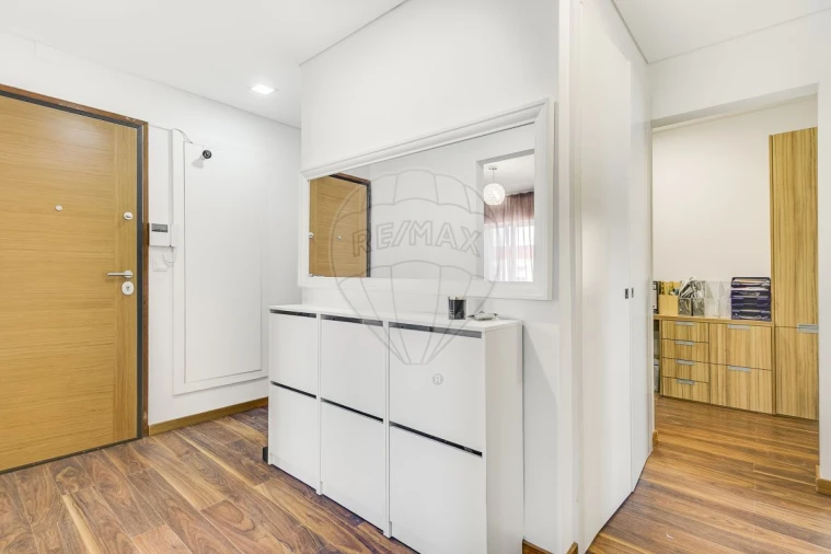 Apartamento T3 para Venda em Santo António dos Cavaleiros e Frielas Foto 8