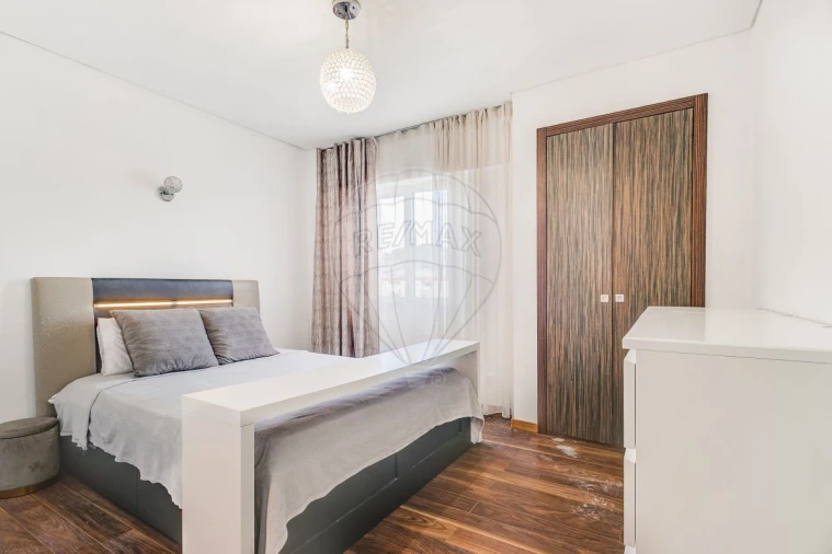 Apartamento T3 para Venda em Santo António dos Cavaleiros e Frielas Foto 16