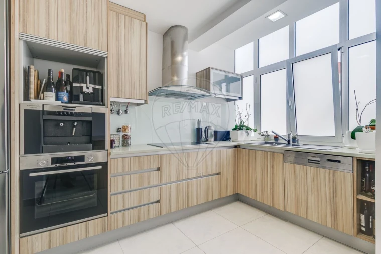 Apartamento T3 para Venda em Santo António dos Cavaleiros e Frielas Foto 4