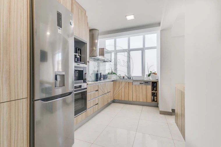 Apartamento T3 para Venda em Santo António dos Cavaleiros e Frielas Foto 3