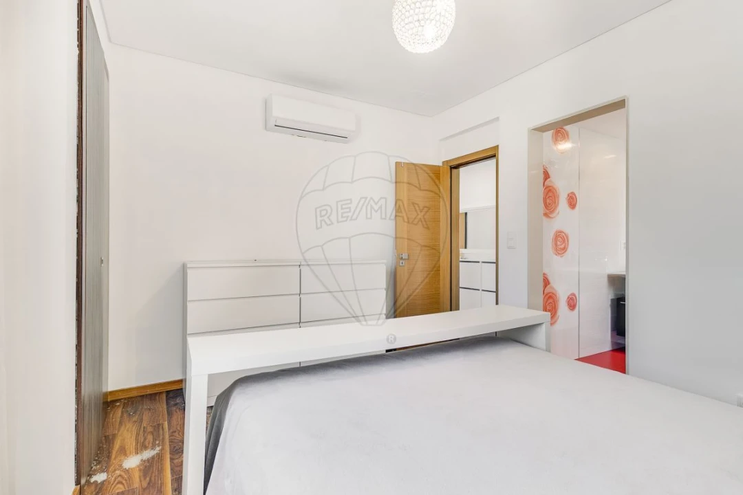 Apartamento T3 para Venda em Santo António dos Cavaleiros e Frielas Foto 17