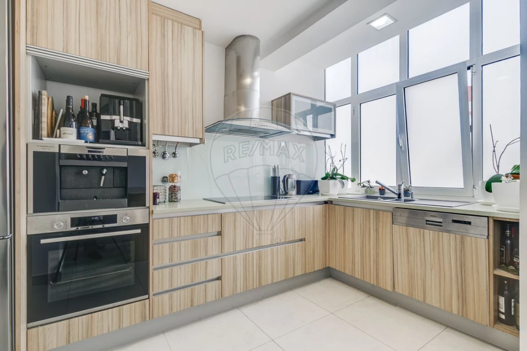 Apartamento T3 para Venda em Santo António dos Cavaleiros e Frielas Foto 4