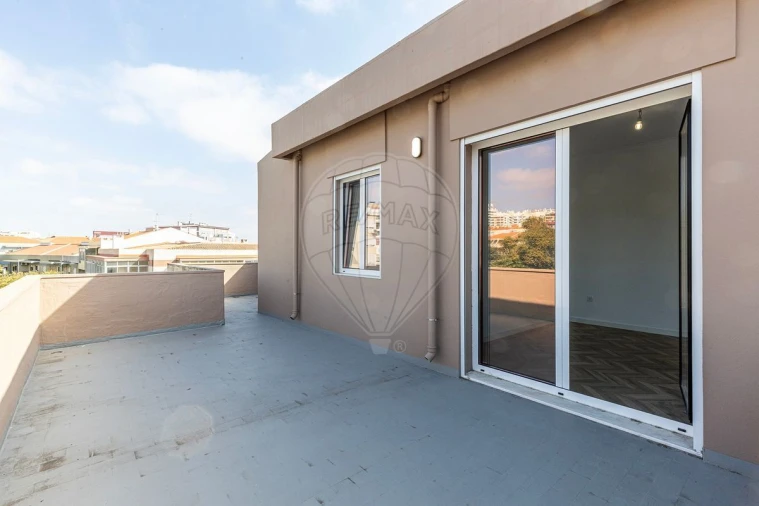 Apartamento T1 para Venda em Almada, Cova da Piedade, Pragal e Cacilhas Foto 2