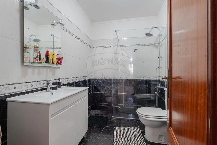 Apartamento T3 para Venda em Póvoa de Santa Iria e Forte da Casa Foto 14