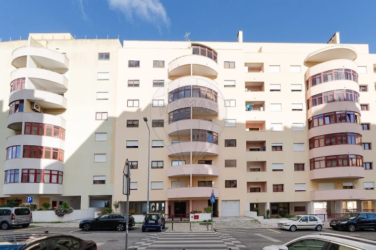 Apartamento T3 para Venda em Póvoa de Santa Iria e Forte da Casa Foto 2
