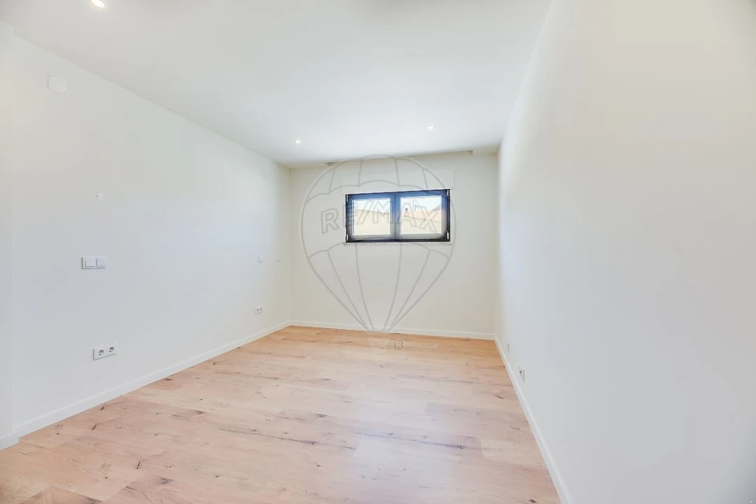 Moradia T5 para Venda em Azeitão (São Lourenço e São Simão) Foto 7