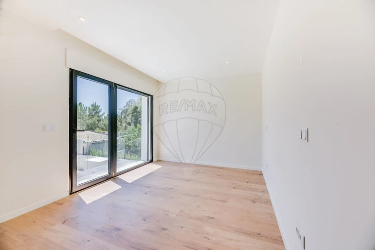 Moradia T5 para Venda em Azeitão (São Lourenço e São Simão) Foto 18