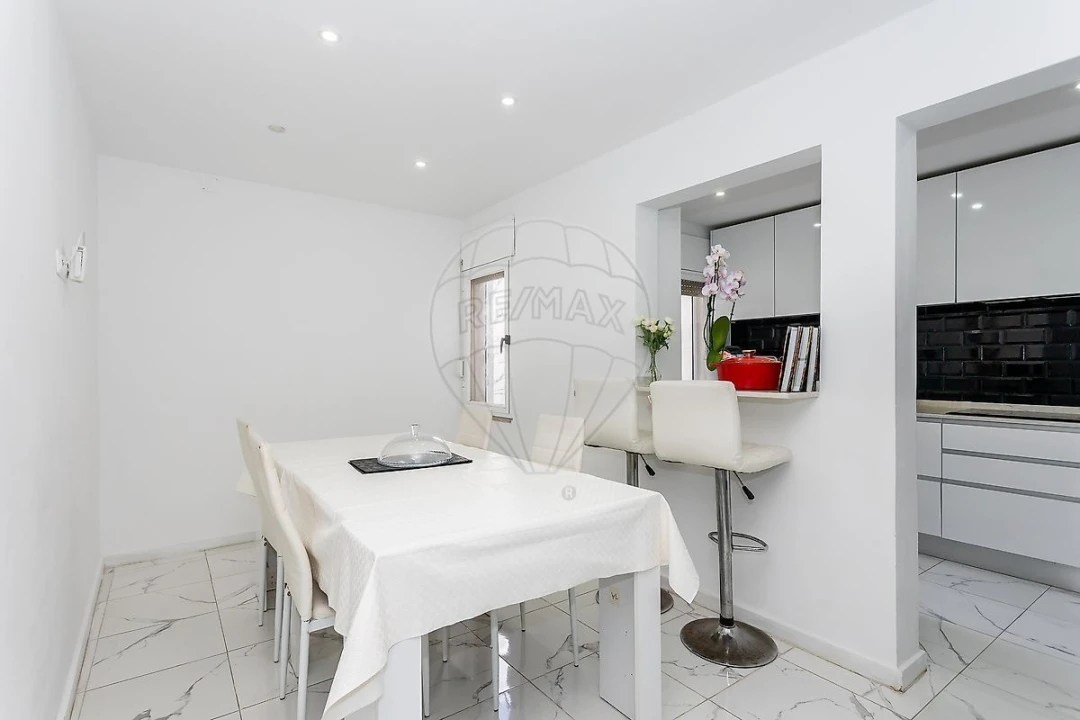 Apartamento T5 para Venda em Agualva e Mira-Sintra Foto 3