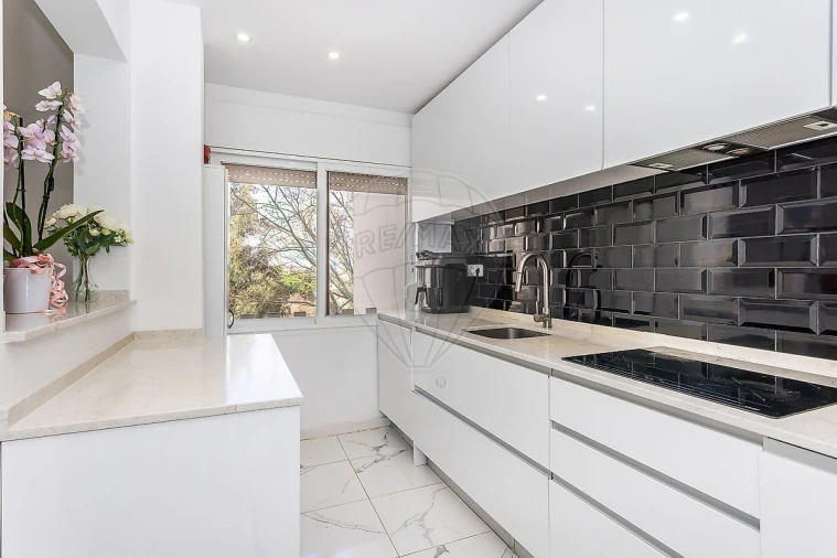 Apartamento T5 para Venda em Agualva e Mira-Sintra Foto 4