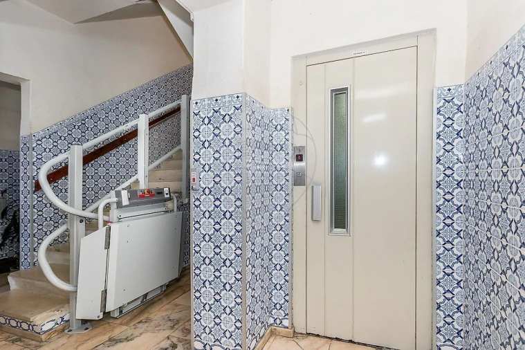 Apartamento T5 para Venda em Agualva e Mira-Sintra Foto 2