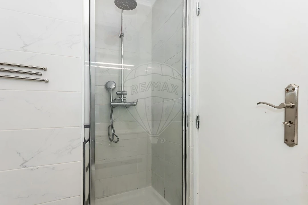 Apartamento T5 para Venda em Agualva e Mira-Sintra Foto 24