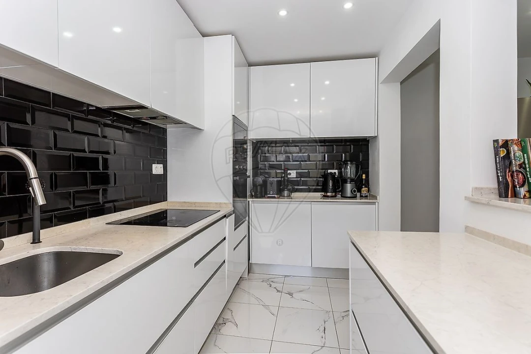 Apartamento T5 para Venda em Agualva e Mira-Sintra Foto 6