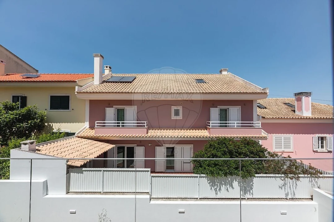 Moradia T4 para Venda em Pontinha e Famões Foto 36