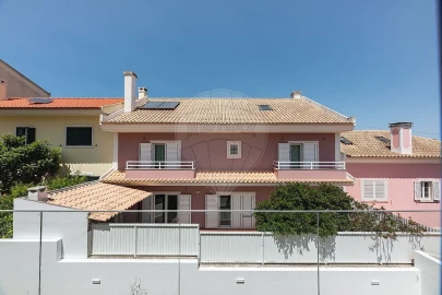 Moradia T4 para Venda em Pontinha e Famões