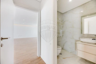 Moradia T4 para Venda em Pontinha e Famões