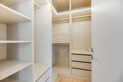 Moradia T4 para Venda em Pontinha e Famões