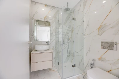 Moradia T4 para Venda em Pontinha e Famões