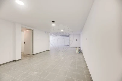 Moradia T4 para Venda em Pontinha e Famões