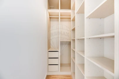 Moradia T4 para Venda em Pontinha e Famões