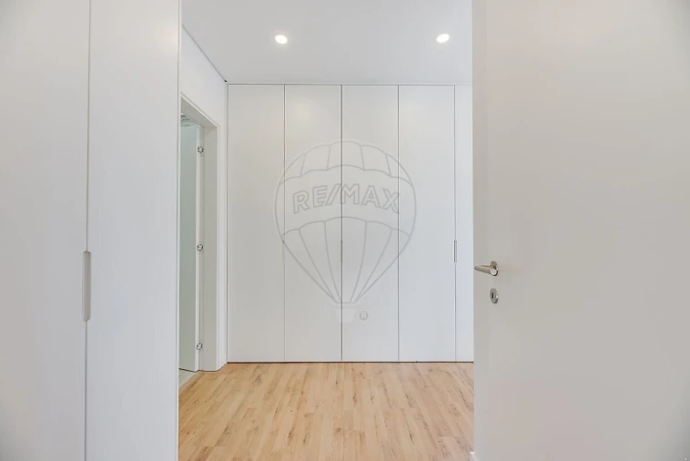 Moradia T4 para Venda em Pontinha e Famões Foto 14