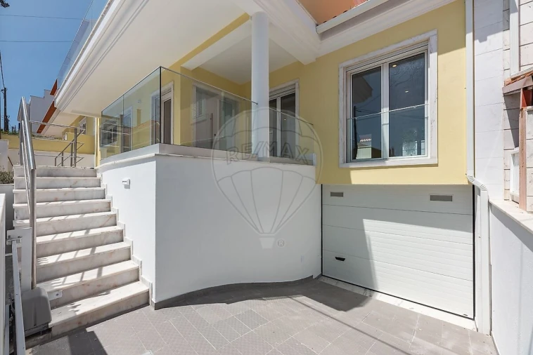 Moradia T4 para Venda em Pontinha e Famões Foto 33