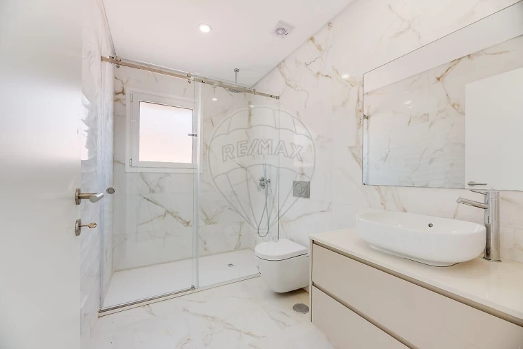 Moradia T4 para Venda em Pontinha e Famões Foto 24