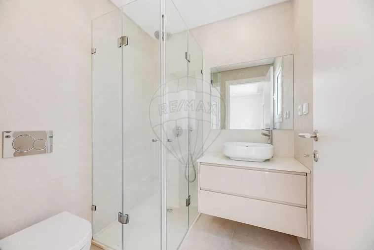 Moradia T4 para Venda em Pontinha e Famões Foto 21