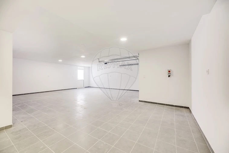 Moradia T4 para Venda em Pontinha e Famões Foto 26