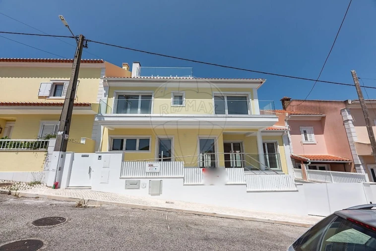 Moradia T4 para Venda em Pontinha e Famões Foto 35