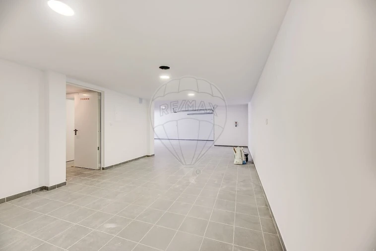 Moradia T4 para Venda em Pontinha e Famões Foto 25