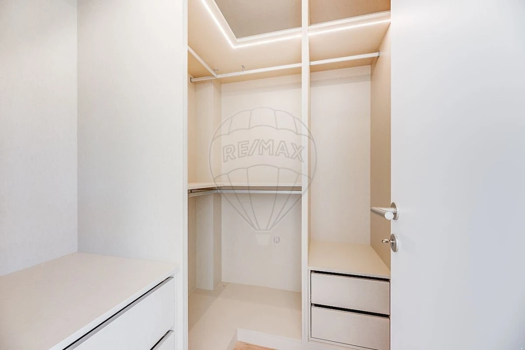 Moradia T4 para Venda em Pontinha e Famões Foto 31