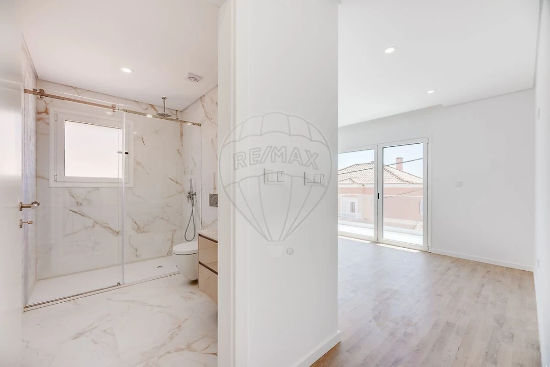 Moradia T4 para Venda em Pontinha e Famões Foto 30