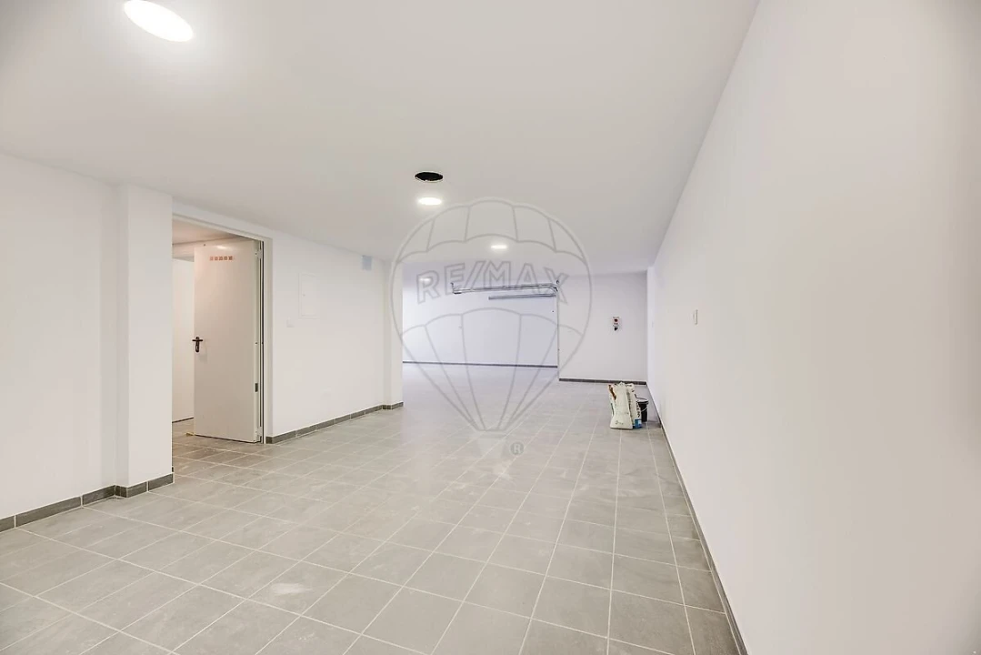 Moradia T4 para Venda em Pontinha e Famões Foto 25