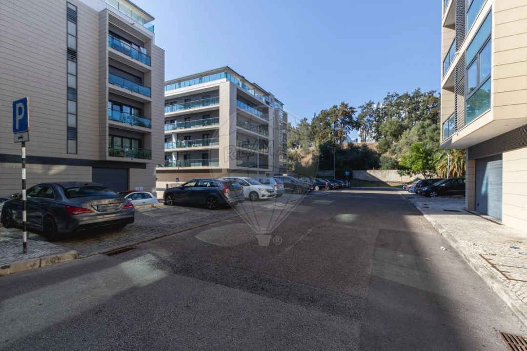 Apartamento T2 para Venda em Pontinha e Famões Foto 30