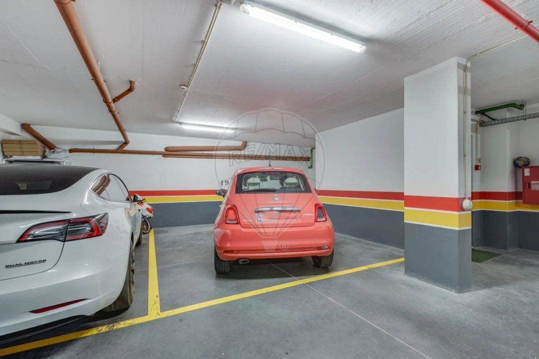 Apartamento T2 para Venda em Pontinha e Famões Foto 31