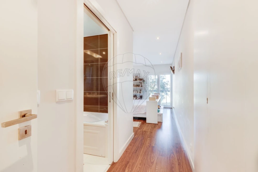 Apartamento T2 para Venda em Pontinha e Famões Foto 9