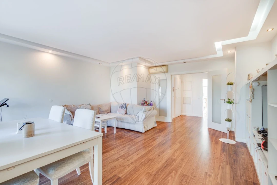 Apartamento T2 para Venda em Pontinha e Famões Foto 4