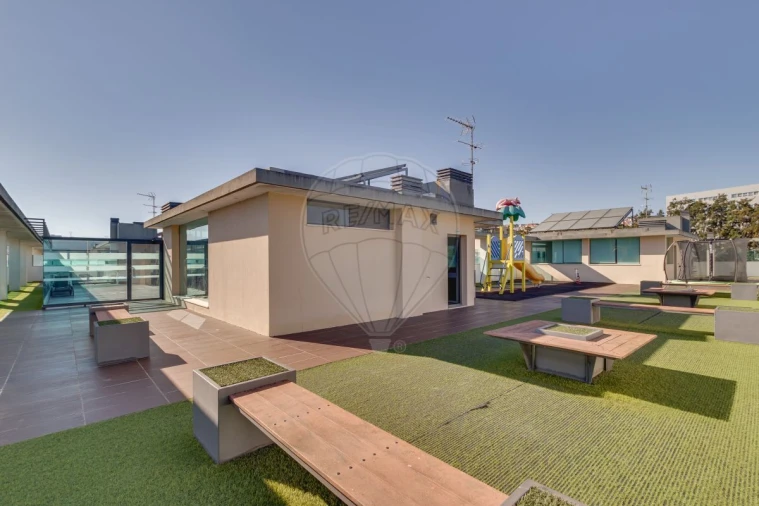 Apartamento T2 para Venda em Pontinha e Famões Foto 23