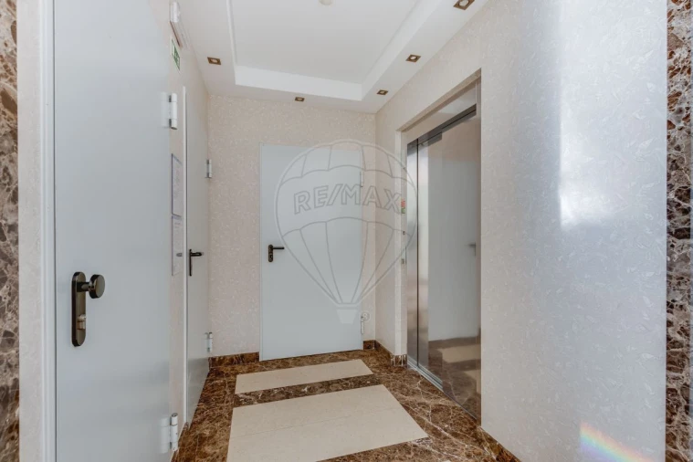 Apartamento T2 para Venda em Pontinha e Famões Foto 18