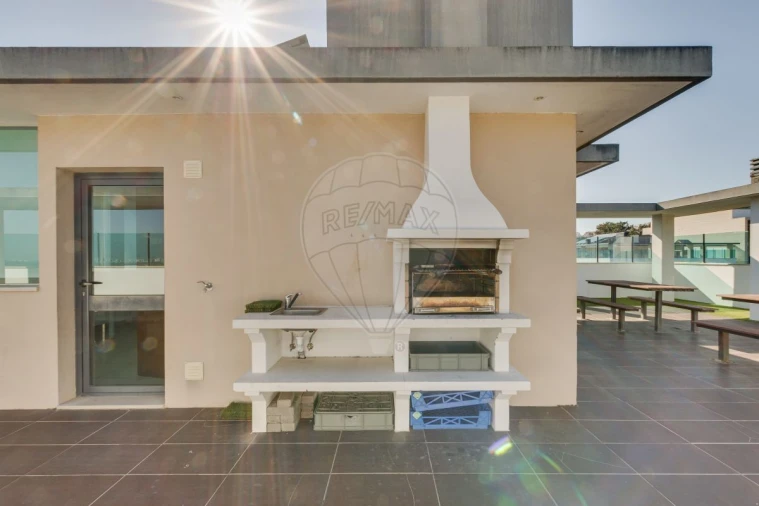 Apartamento T2 para Venda em Pontinha e Famões Foto 26