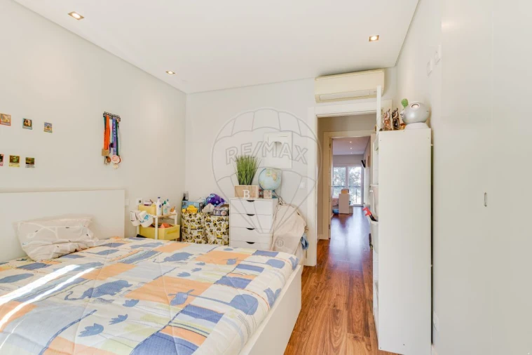 Apartamento T2 para Venda em Pontinha e Famões Foto 11