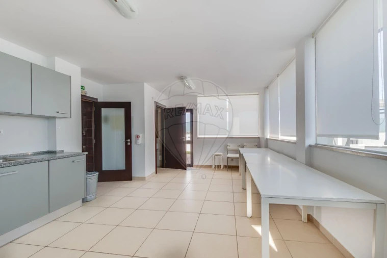 Apartamento T2 para Venda em Pontinha e Famões Foto 19