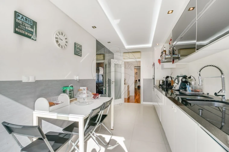 Apartamento T2 para Venda em Pontinha e Famões Foto 16