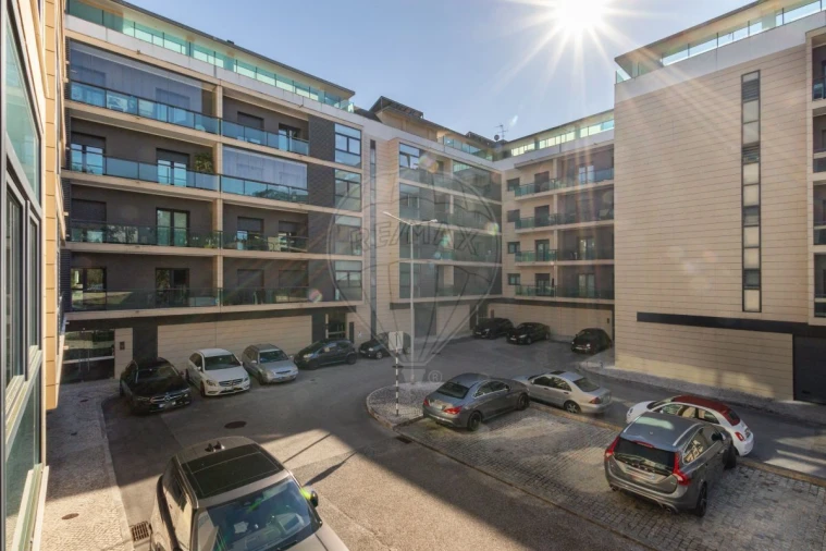 Apartamento T2 para Venda em Pontinha e Famões Foto 28